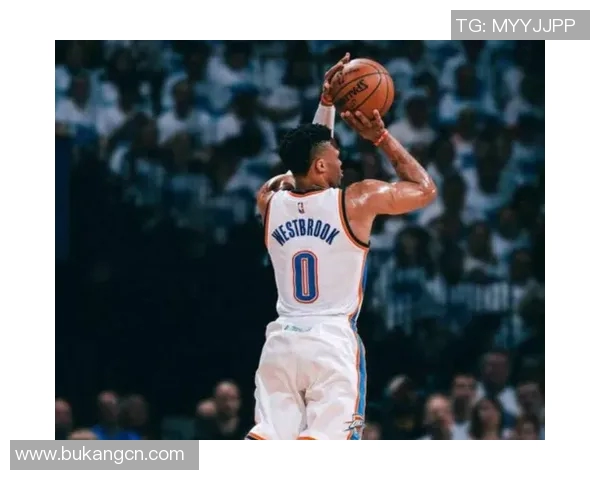 拉塞尔威斯布鲁克的传奇生涯与篮球场上的不屈精神探讨