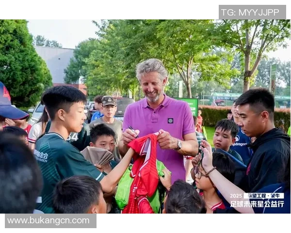 哈维西蒙斯崭露头角引发足球界热议未来潜力无限